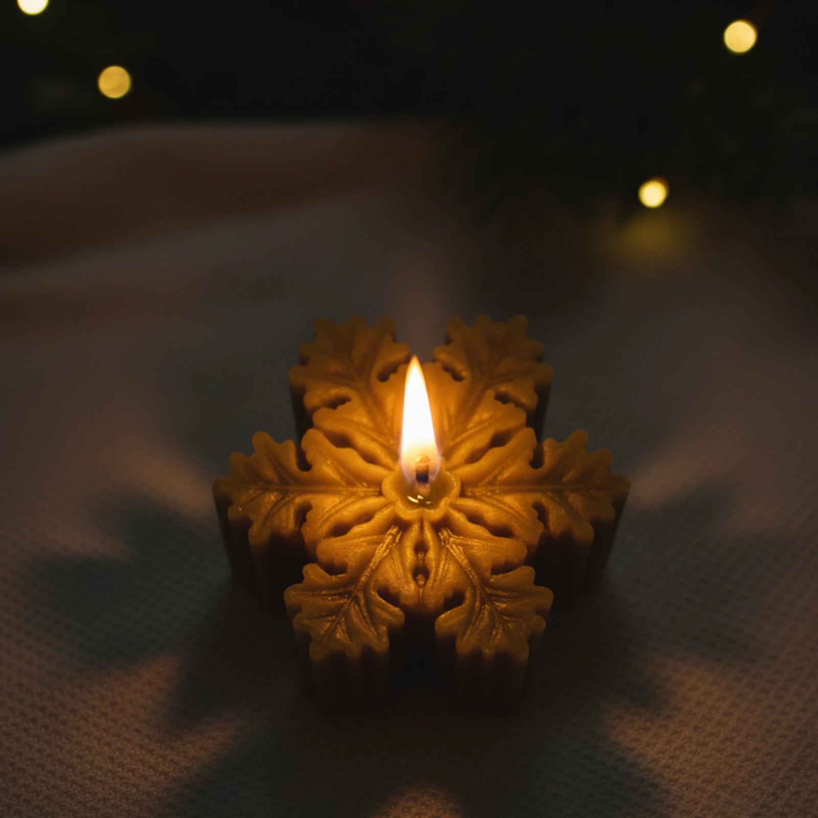 Snowflake Beeswax Sculpture Candle - Winter Beauty Decor