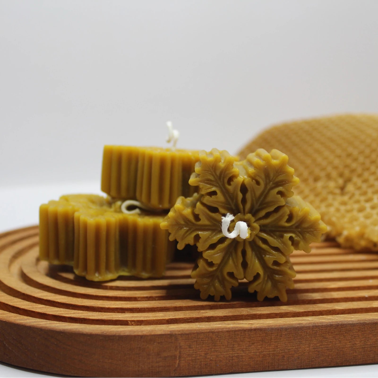 Snowflake Beeswax Sculpture Candle - Winter Beauty Decor